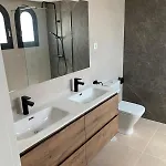 בית נופש Casa Majestic אסטפונה